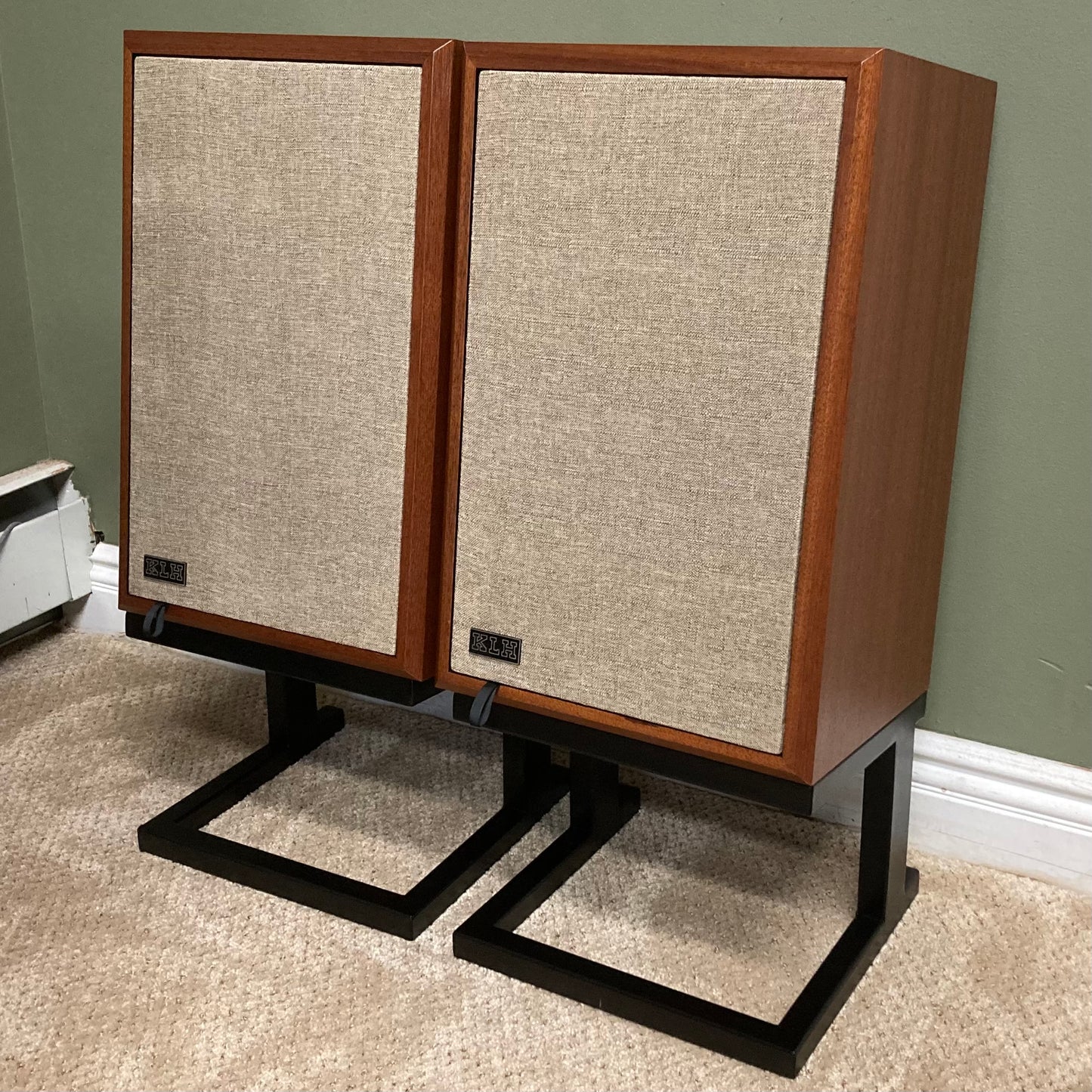 KLH Model Three DEMO