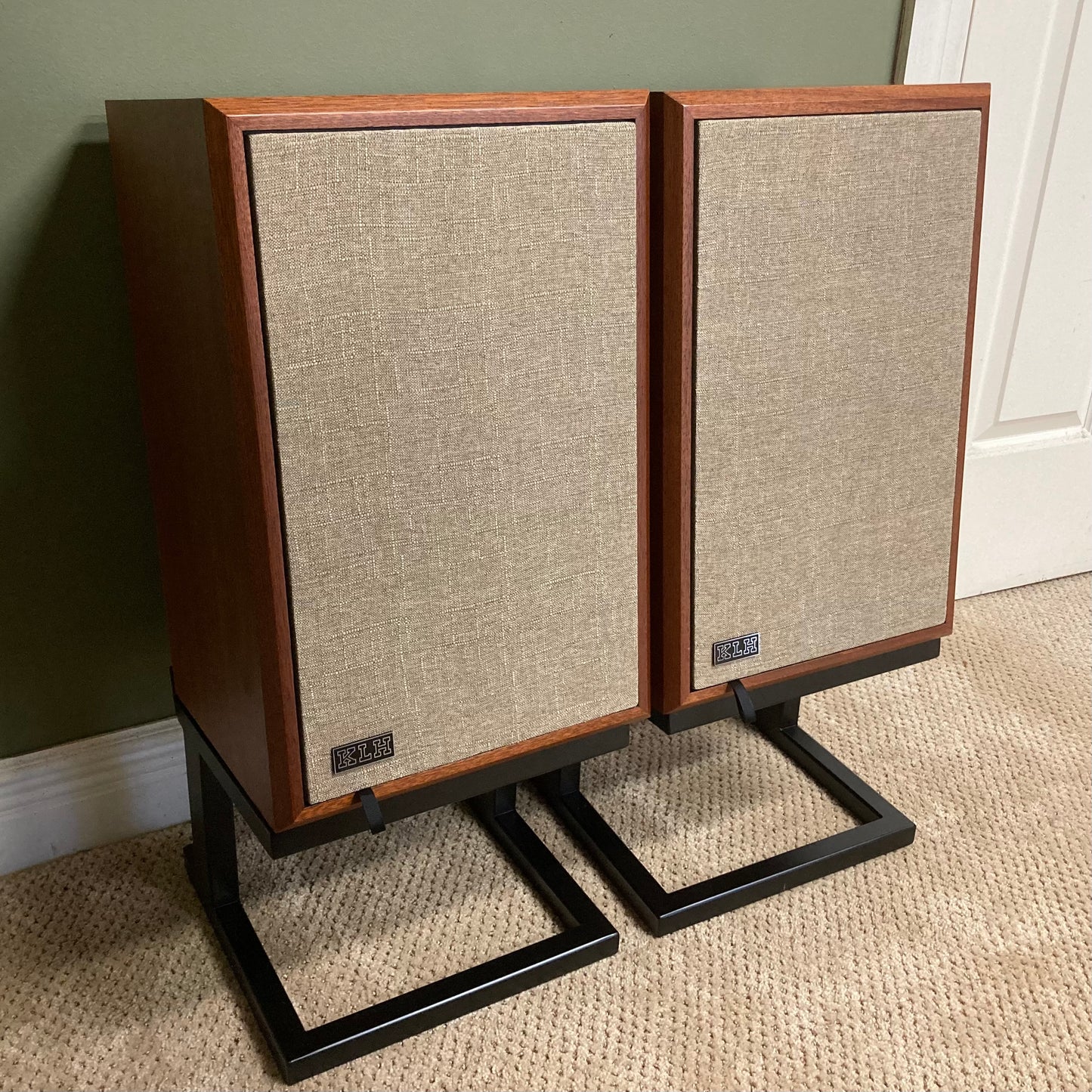 KLH Model Three DEMO